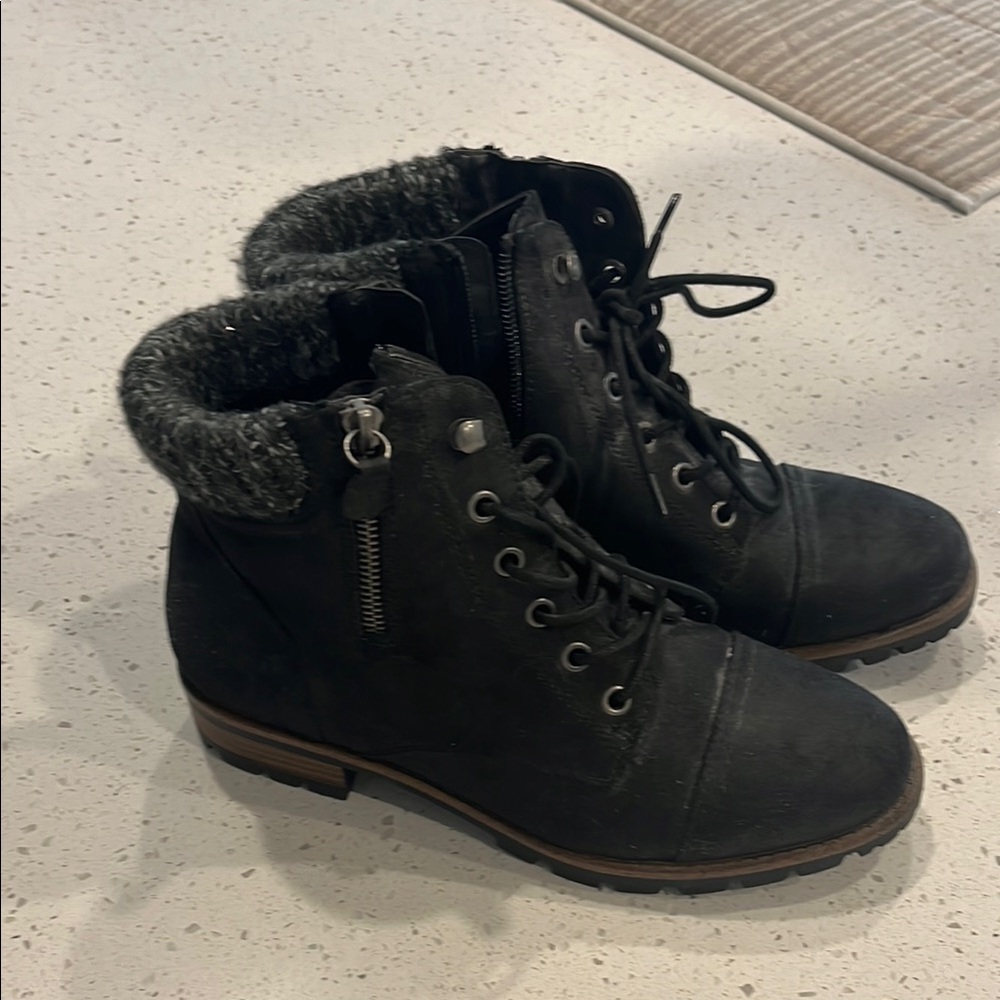 Women's White Mountain Black Lace-Up Ankle Boots